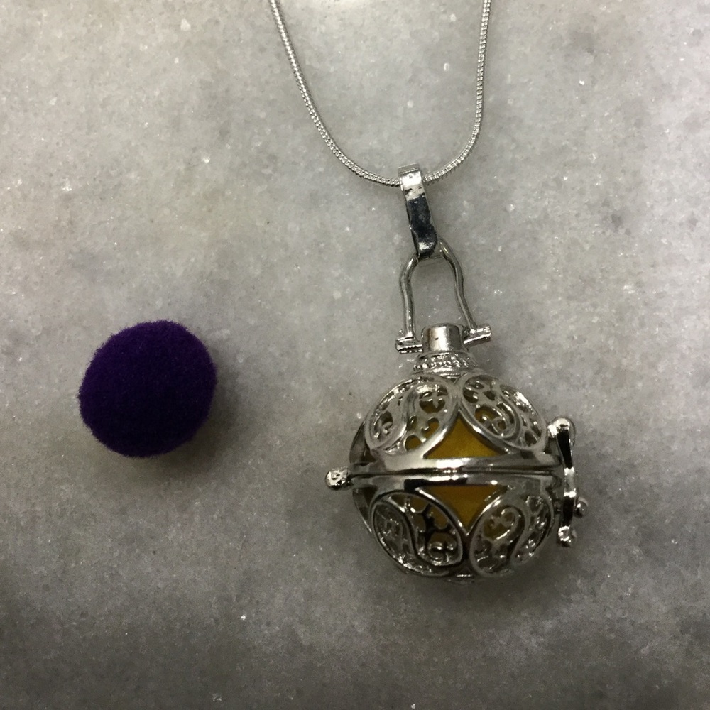 Essential Oil Diffuser Necklace - Picture 2 of 4